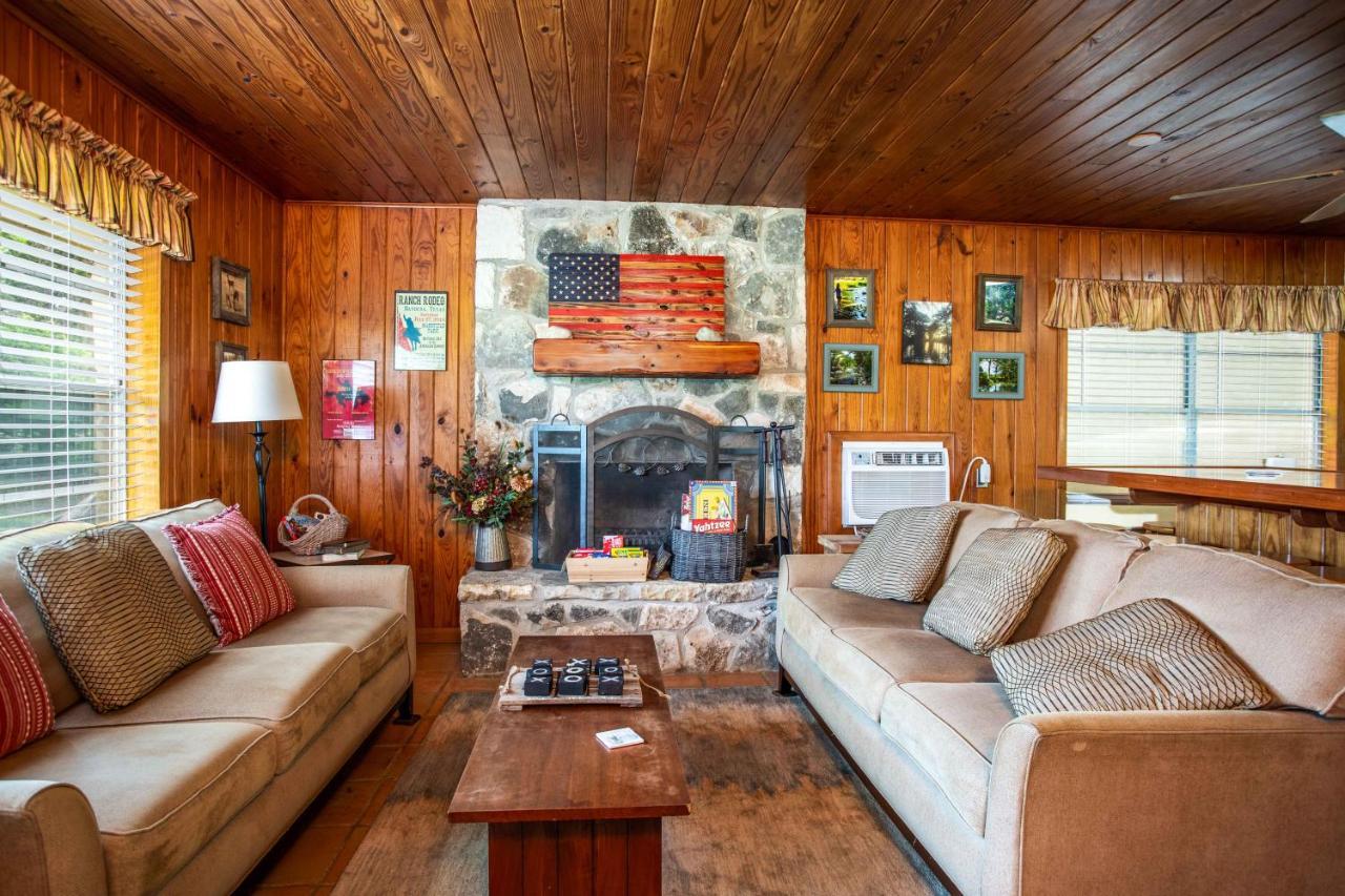 River Ridge Bandera Cabin Екстериор снимка